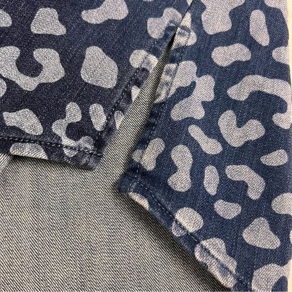 G.I.L.I. Cheetah Print Denim Button Front Shirt Small - Picture 8 of 10
